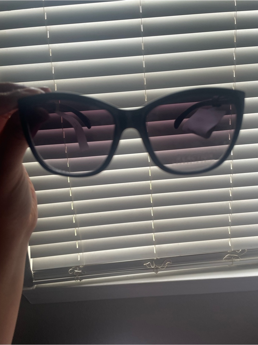 NWT Kenneth Cole Black Frame Sunglasses